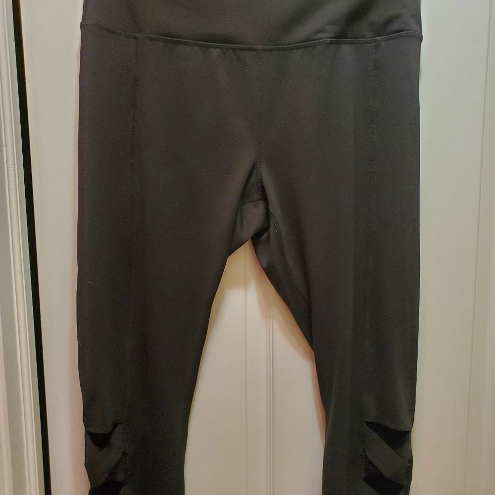Yoga Pants with Criss Cross design.
